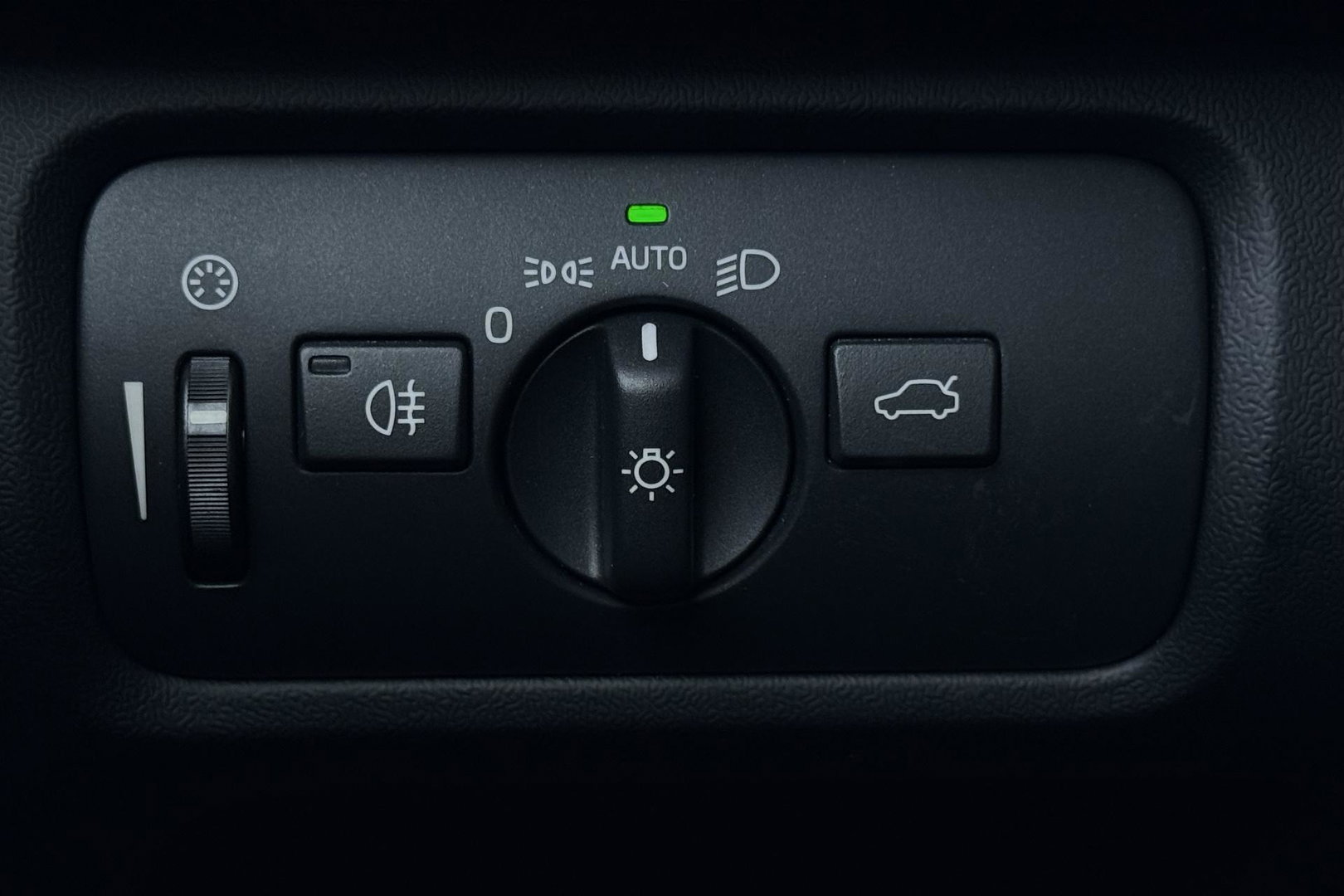 Volvo V40 2.0 T4 AWD Momentum | Trekhaak | Navigatie | Stoelverwarming | Camera