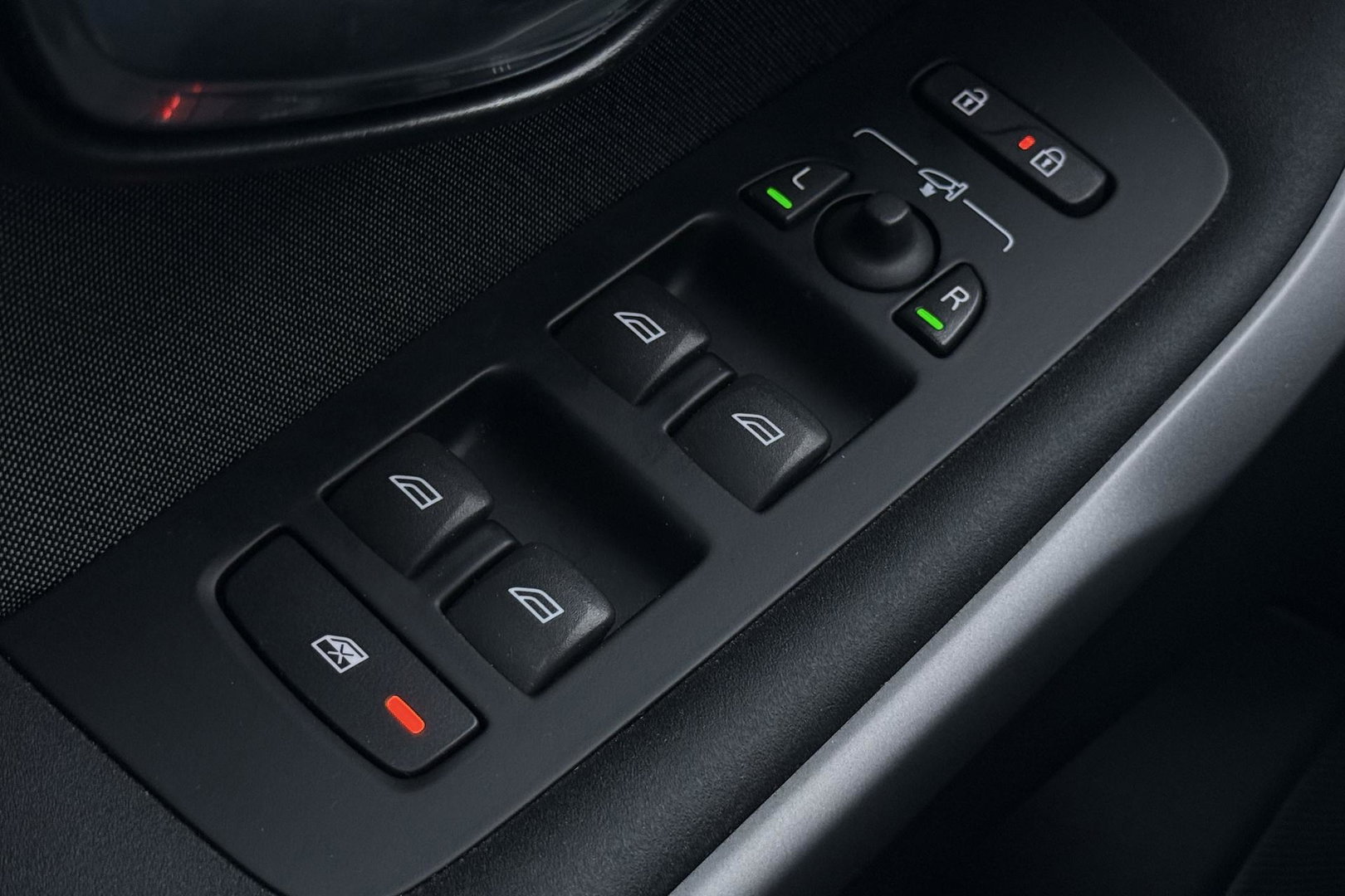 Volvo V40 2.0 T4 AWD Momentum | Trekhaak | Navigatie | Stoelverwarming | Camera