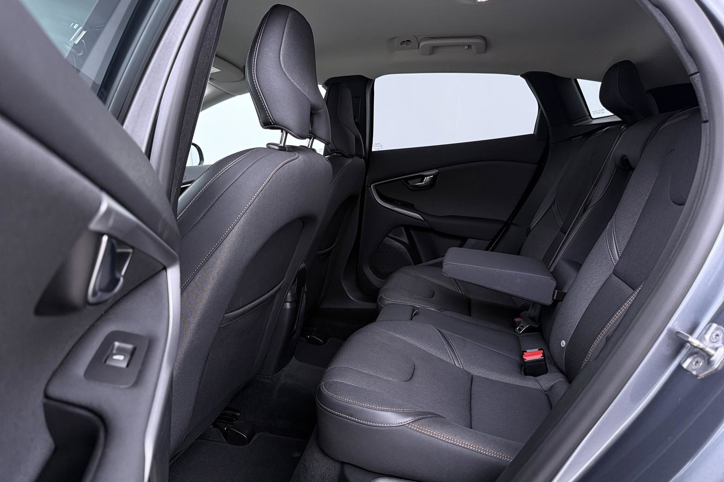 Volvo V40 2.0 T4 AWD Momentum | Trekhaak | Navigatie | Stoelverwarming | Camera