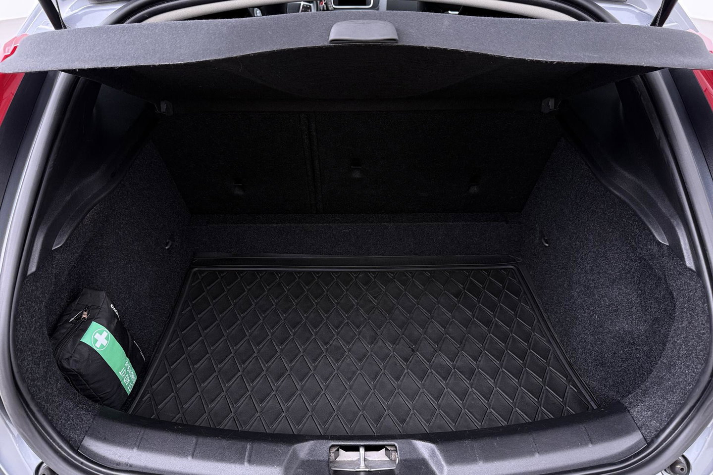 Volvo V40 2.0 T4 AWD Momentum | Trekhaak | Navigatie | Stoelverwarming | Camera