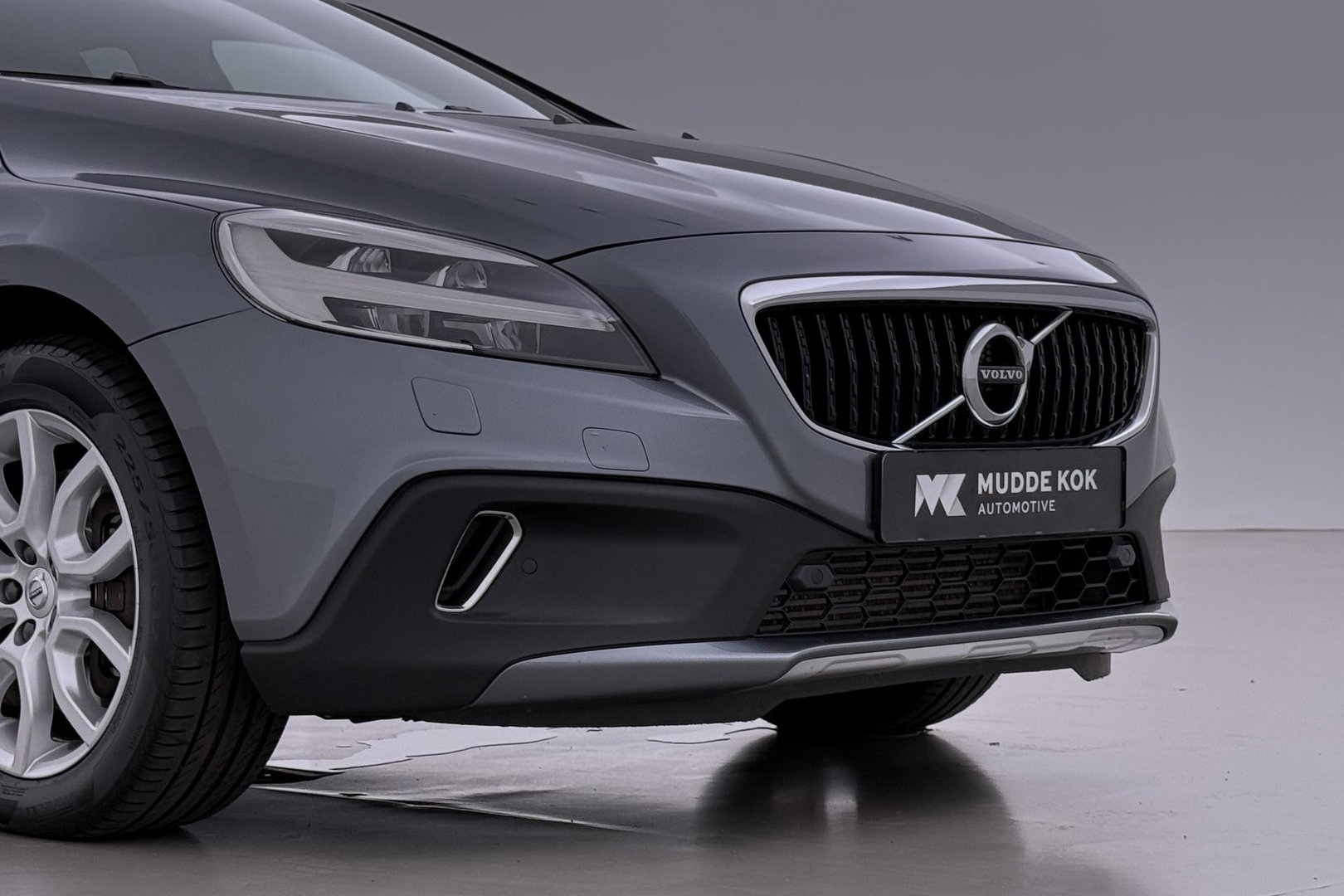 Volvo V40 2.0 T4 AWD Momentum | Trekhaak | Navigatie | Stoelverwarming | Camera