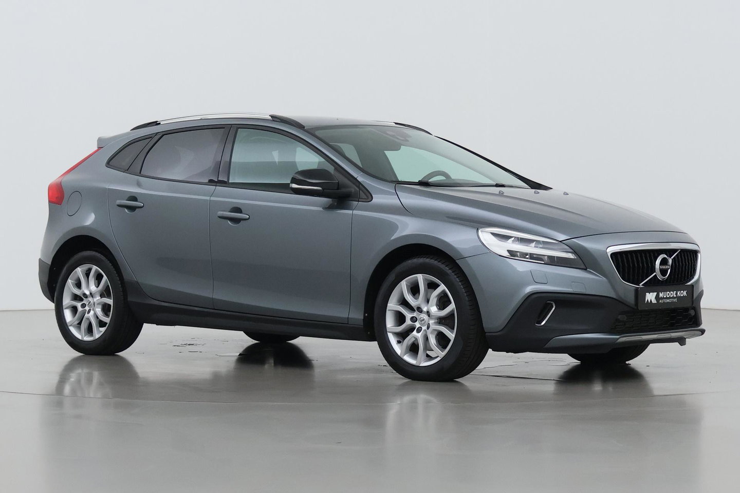 Volvo V40 2.0 T4 AWD Momentum | Trekhaak | Navigatie | Stoelverwarming | Camera