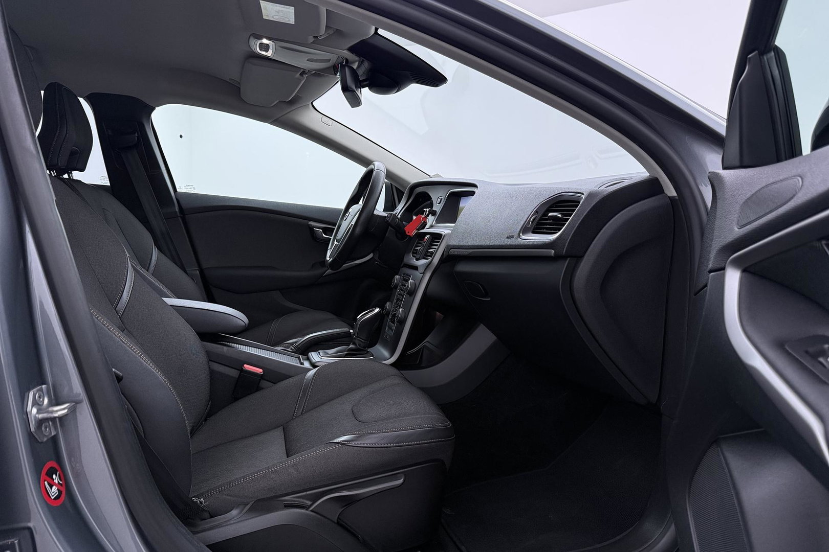 Volvo V40 2.0 T4 AWD Momentum | Trekhaak | Navigatie | Stoelverwarming | Camera