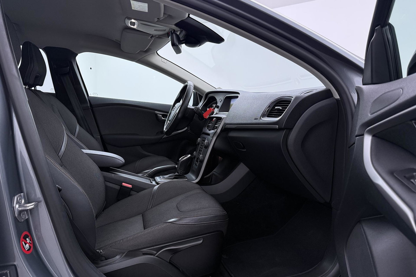 Volvo V40 2.0 T4 AWD Momentum | Trekhaak | Navigatie | Stoelverwarming | Camera