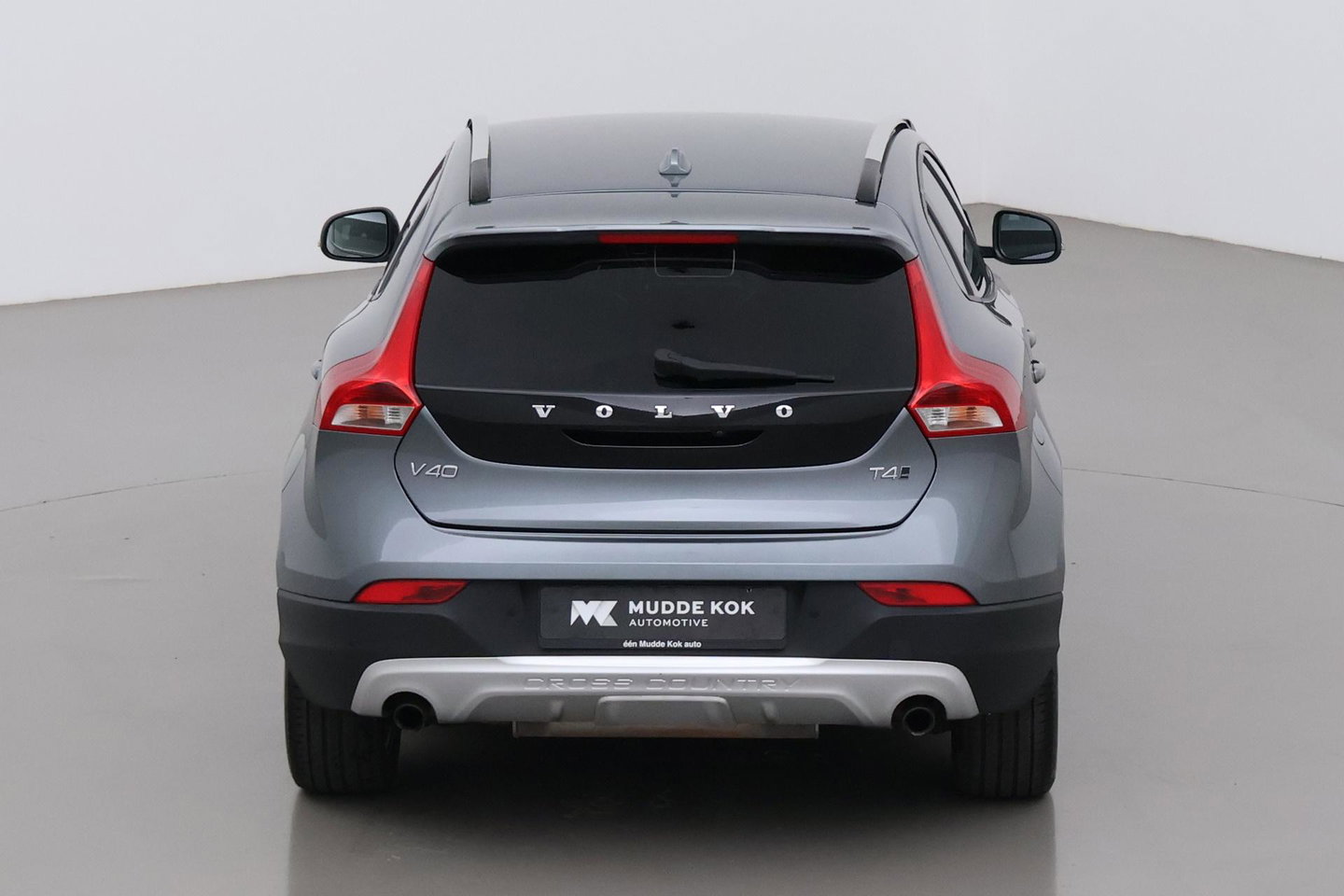 Volvo V40 2.0 T4 AWD Momentum | Trekhaak | Navigatie | Stoelverwarming | Camera