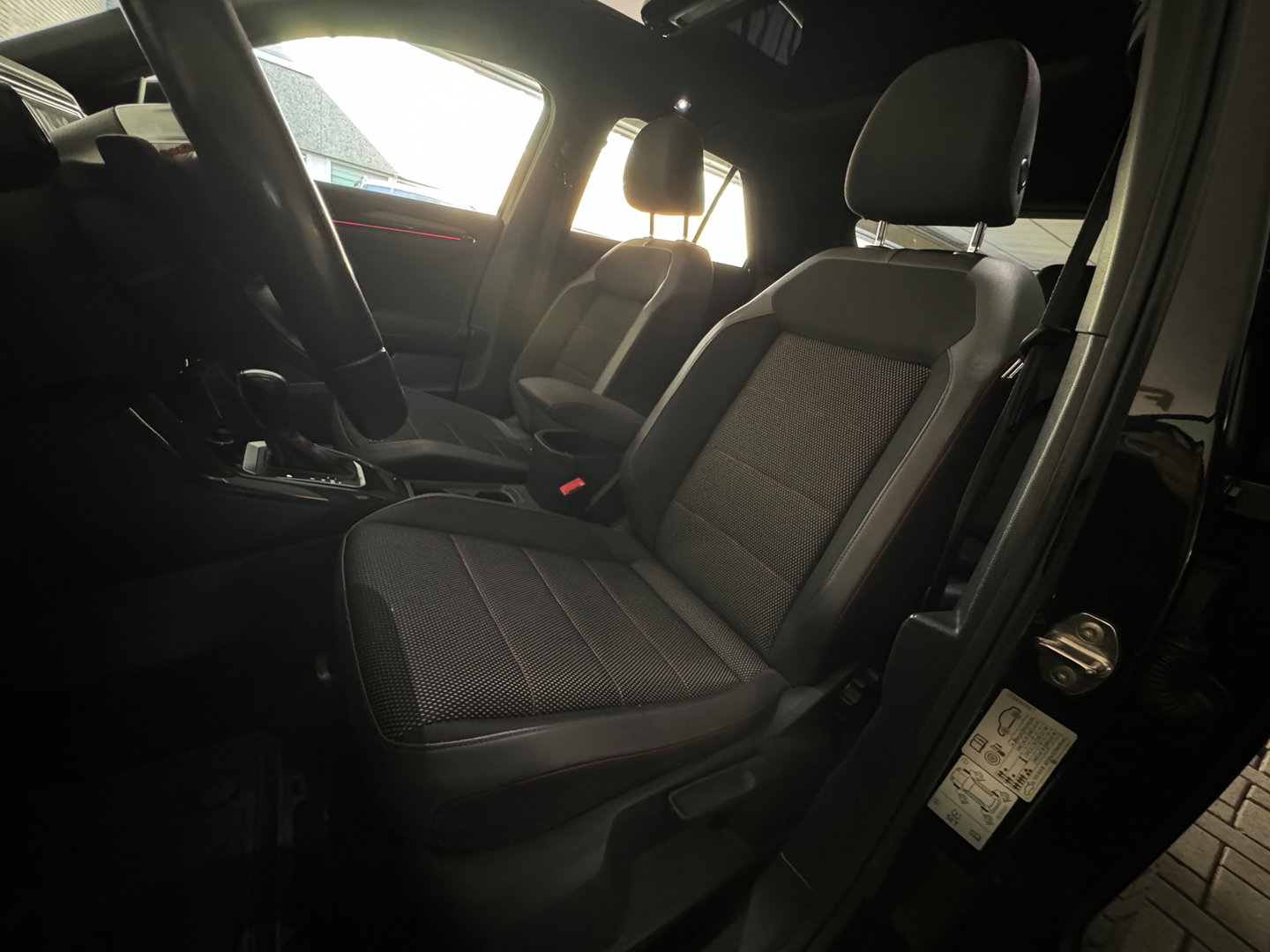 Volkswagen T-Roc 1.5 TSI Sport Pano|Keyless|Camera|Sfeer|ACC