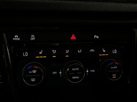 Volkswagen T-Roc 1.5 TSI Sport Pano|Keyless|Camera|Sfeer|ACC