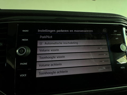 Volkswagen T-Roc 1.5 TSI Sport Pano|Keyless|Camera|Sfeer|ACC
