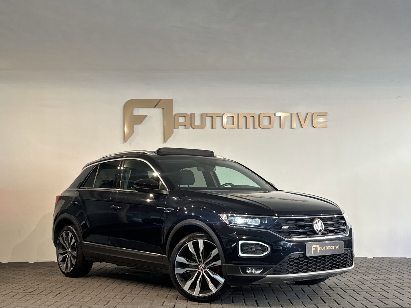 Volkswagen T-Roc 1.5 TSI Sport Pano|Keyless|Camera|Sfeer|ACC