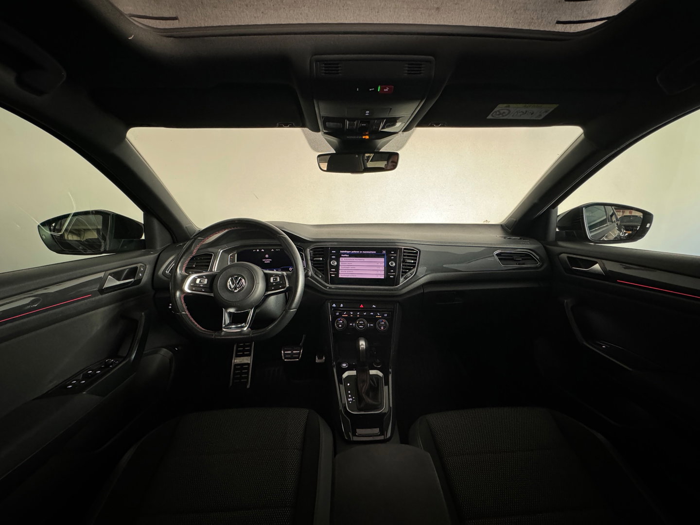 Volkswagen T-Roc 1.5 TSI Sport Pano|Keyless|Camera|Sfeer|ACC