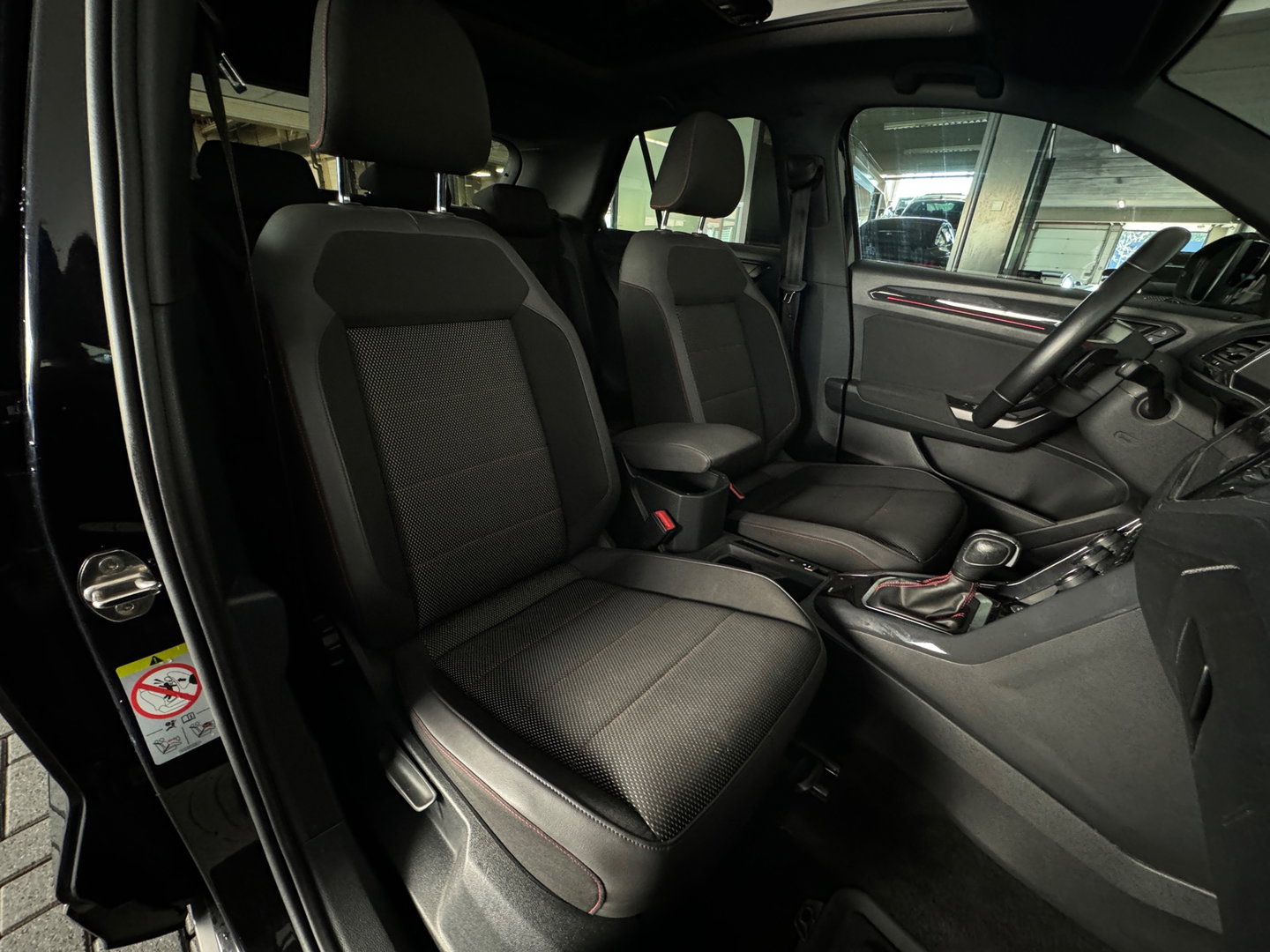 Volkswagen T-Roc 1.5 TSI Sport Pano|Keyless|Camera|Sfeer|ACC