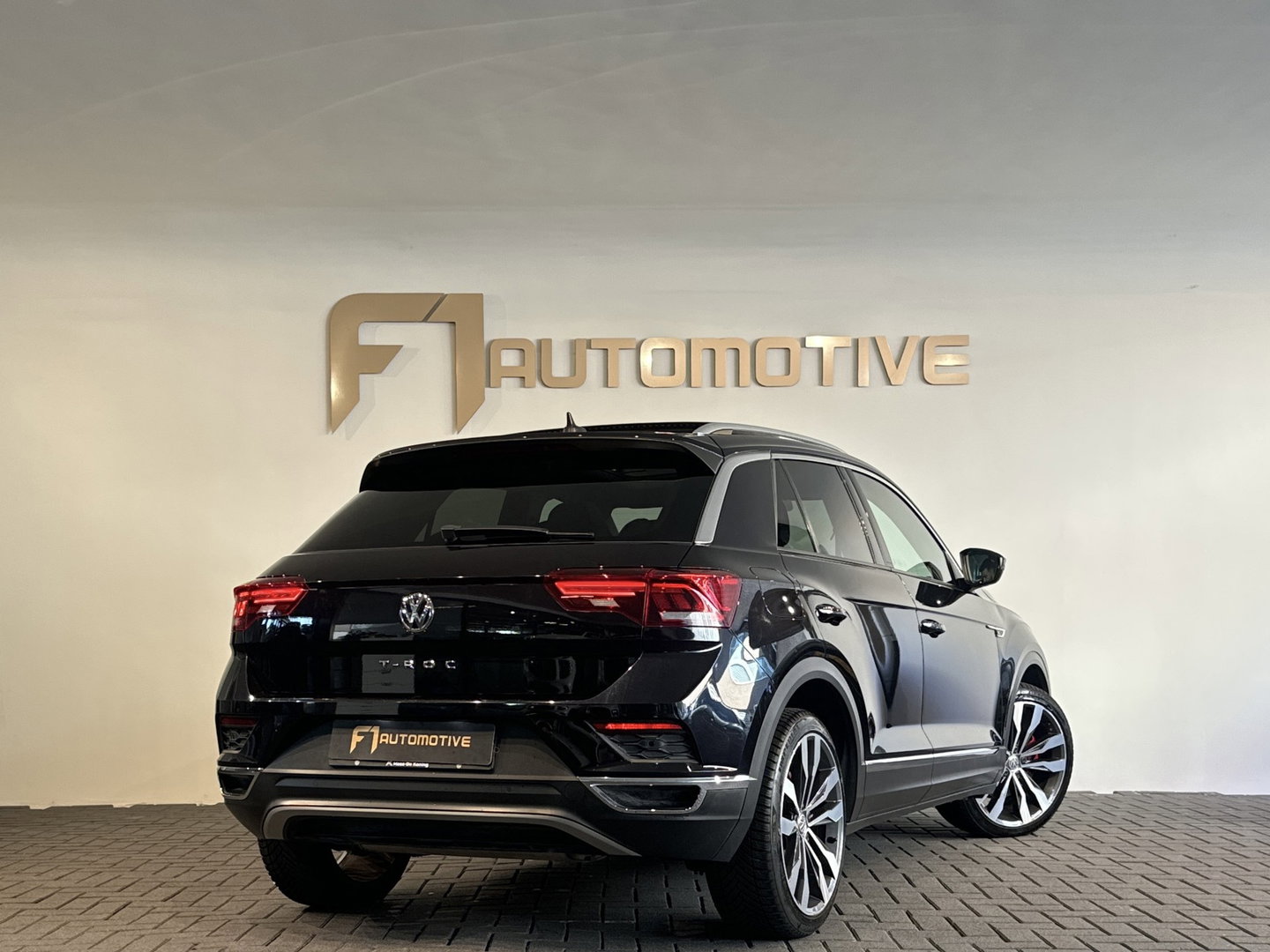 Volkswagen T-Roc 1.5 TSI Sport Pano|Keyless|Camera|Sfeer|ACC