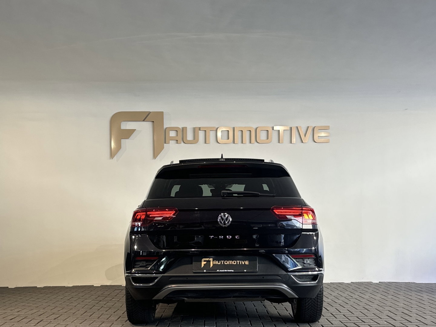Volkswagen T-Roc 1.5 TSI Sport Pano|Keyless|Camera|Sfeer|ACC