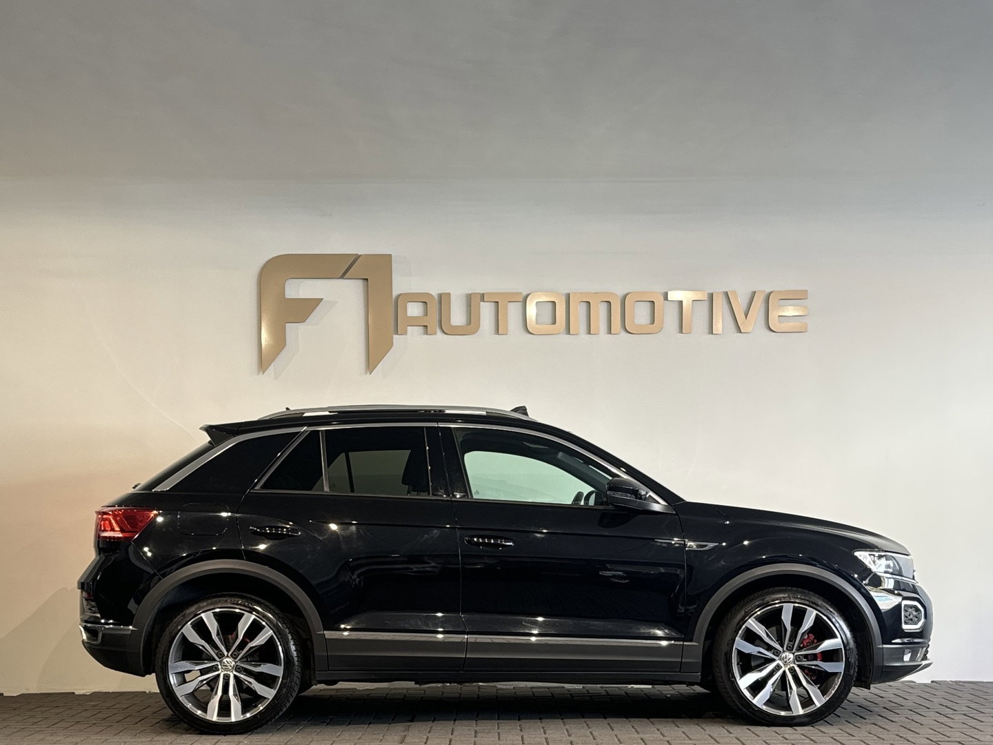 Volkswagen T-Roc 1.5 TSI Sport Pano|Keyless|Camera|Sfeer|ACC