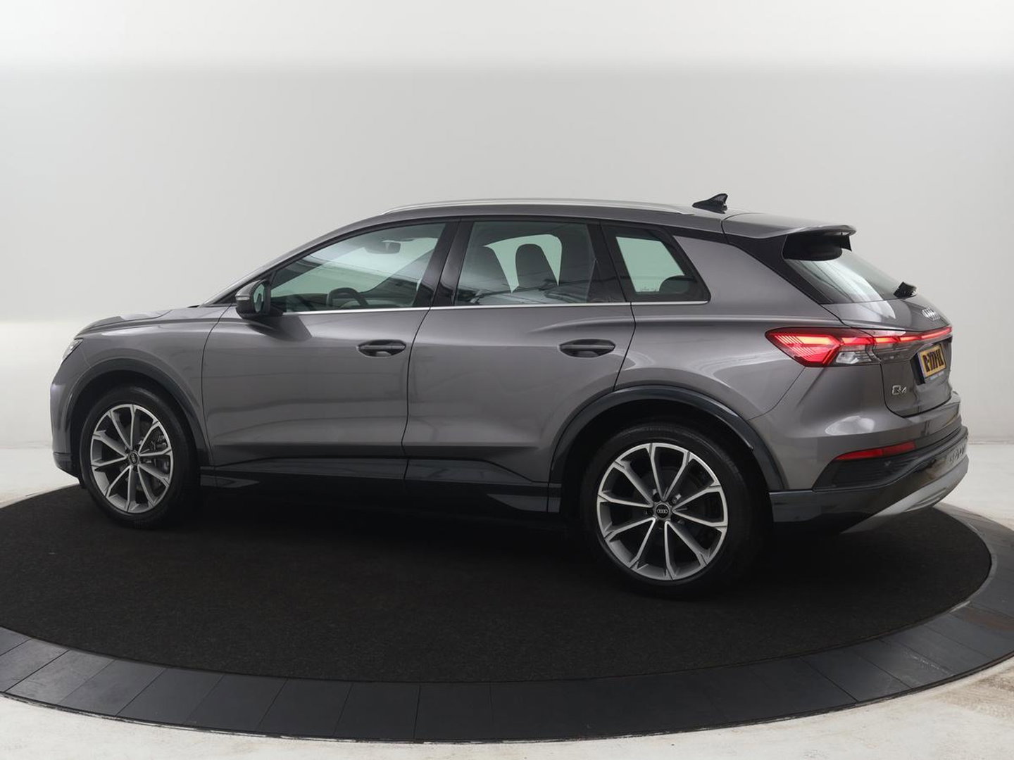 Audi Q4 e-tron 45 quattro Advanced edition 77 kWh | SOH 94,8% | Apple Carplay | Navigatie | Parkeerhulp | LED |