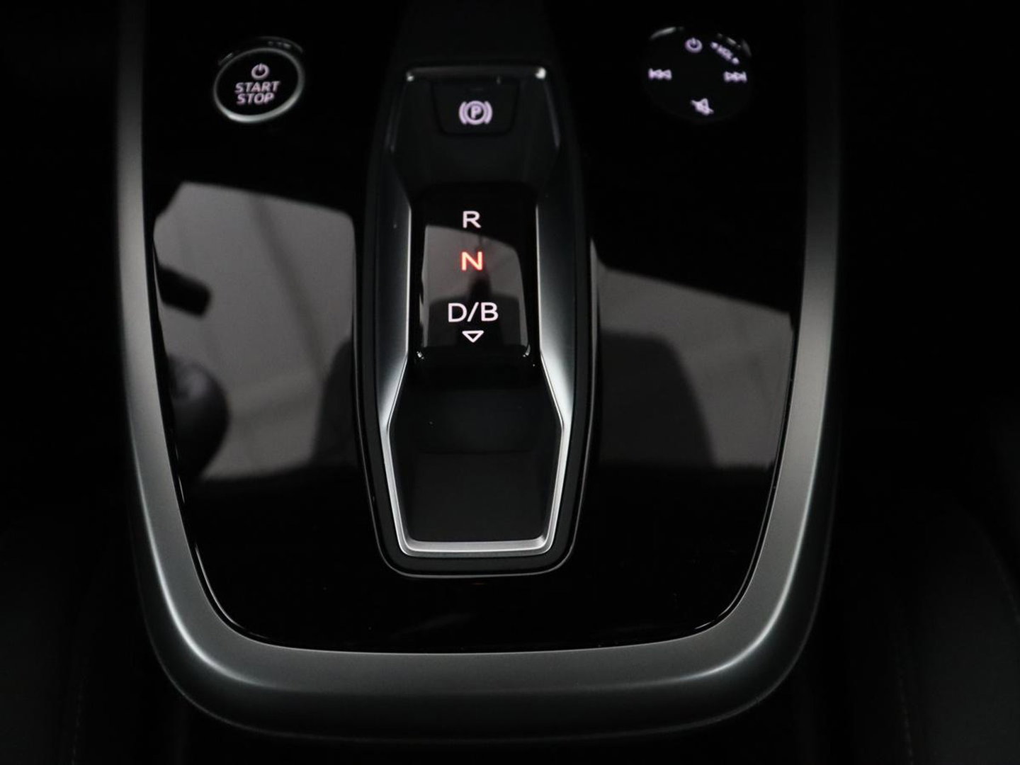 Audi Q4 e-tron 45 quattro Advanced edition 77 kWh | SOH 94,8% | Apple Carplay | Navigatie | Parkeerhulp | LED |