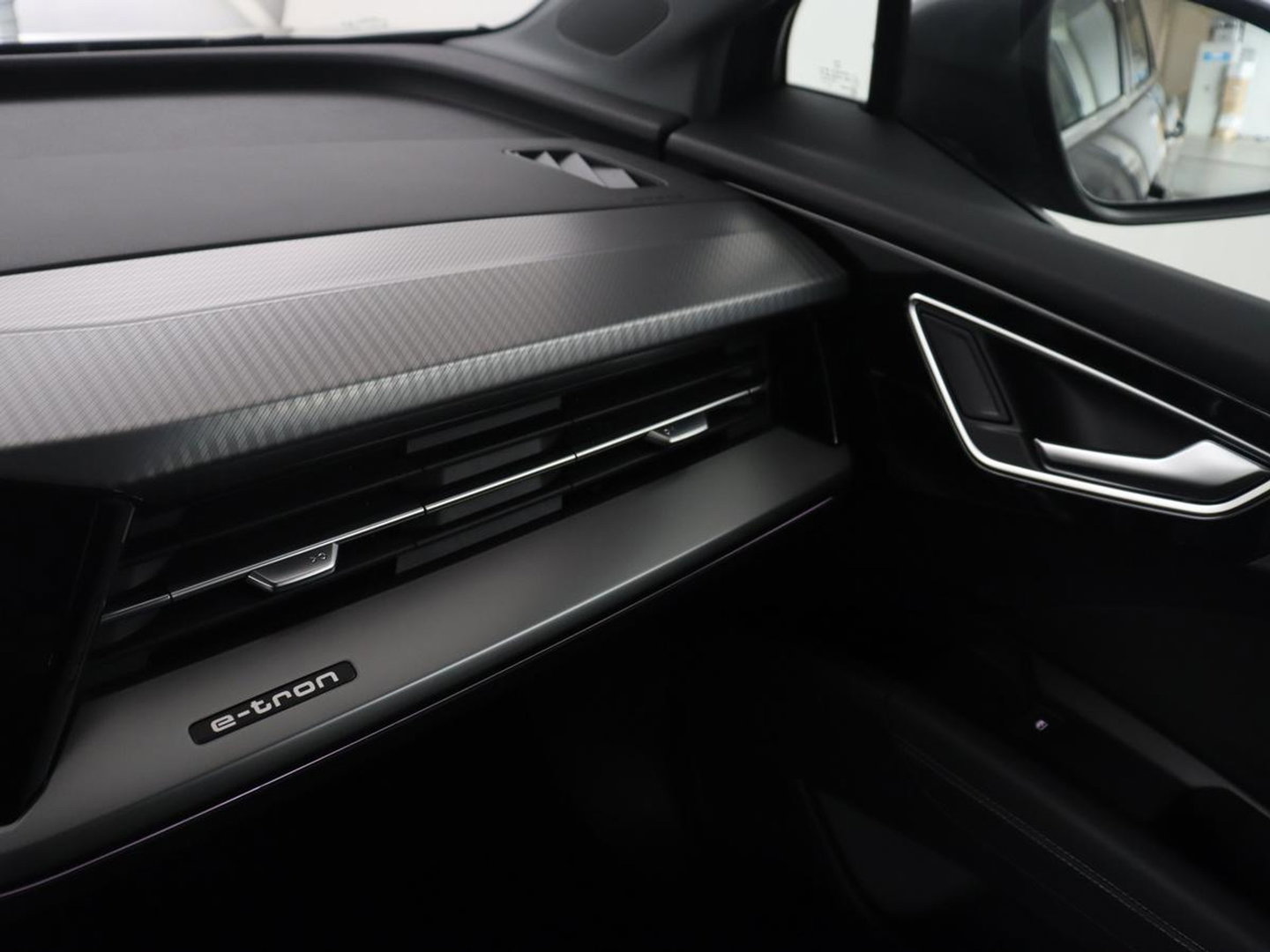 Audi Q4 e-tron 45 quattro Advanced edition 77 kWh | SOH 94,8% | Apple Carplay | Navigatie | Parkeerhulp | LED |