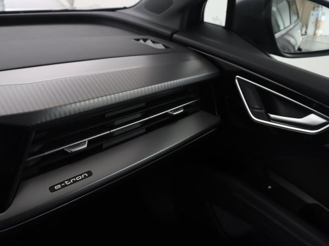 Audi Q4 e-tron 45 quattro Advanced edition 77 kWh | SOH 94,8% | Apple Carplay | Navigatie | Parkeerhulp | LED |