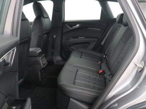 Audi Q4 e-tron 45 quattro Advanced edition 77 kWh | SOH 94,8% | Apple Carplay | Navigatie | Parkeerhulp | LED |