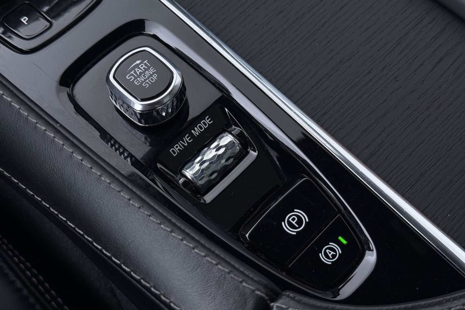 Volvo XC90 2.0 T8 Twin Engine Inscription | Bowers&Wilkins | Luchtvering | Panoramadak | 360° Camera | Massage+Ventilatie | BLIS | Stoel+Stuurverwarming | ACC