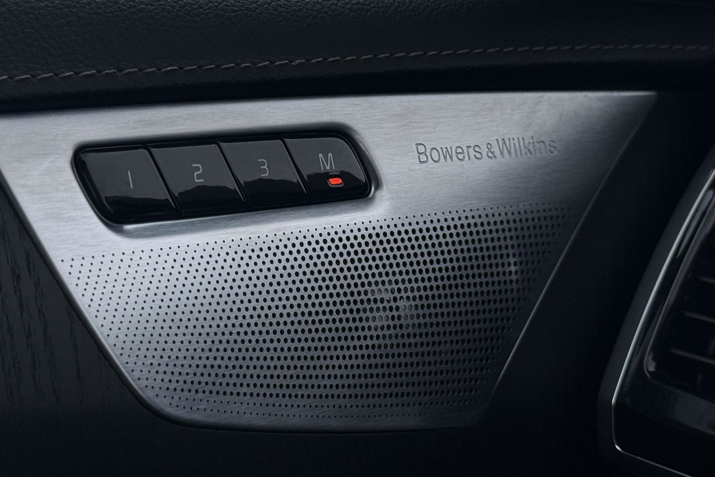 Volvo XC90 2.0 T8 Twin Engine Inscription | Bowers&Wilkins | Luchtvering | Panoramadak | 360° Camera | Massage+Ventilatie | BLIS | Stoel+Stuurverwarming | ACC