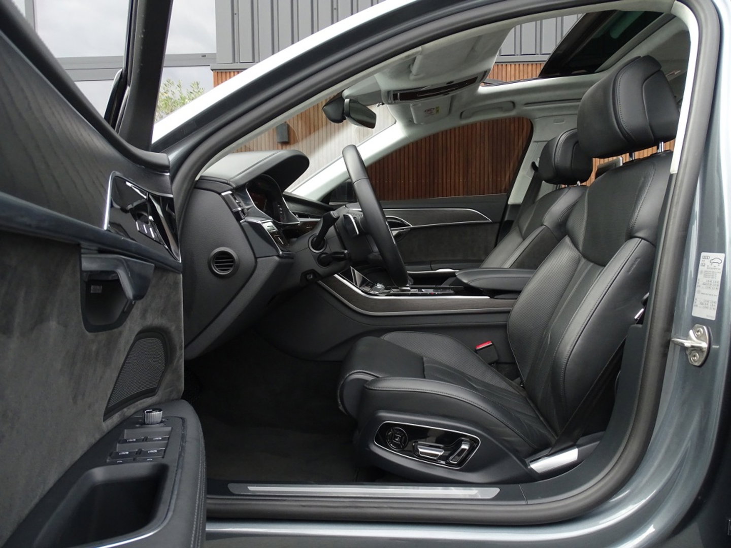 Audi A8 60 TFSi e Lang 449PK S line / B&O / TV's / alcantara / softclose / massage / 360°