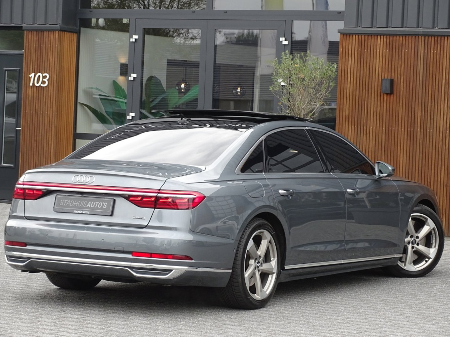 Audi A8 60 TFSi e Lang 449PK S line / B&O / TV's / alcantara / softclose / massage / 360°