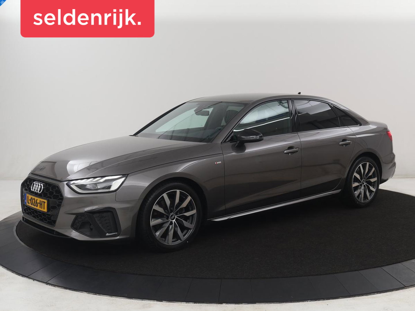 Audi A4 Limousine 35 TFSI S edition Competition | Cruise Controle | Apple Carplay | Navigatie | Sportstoelen | Spiegelpakket | Digitaal dashboard