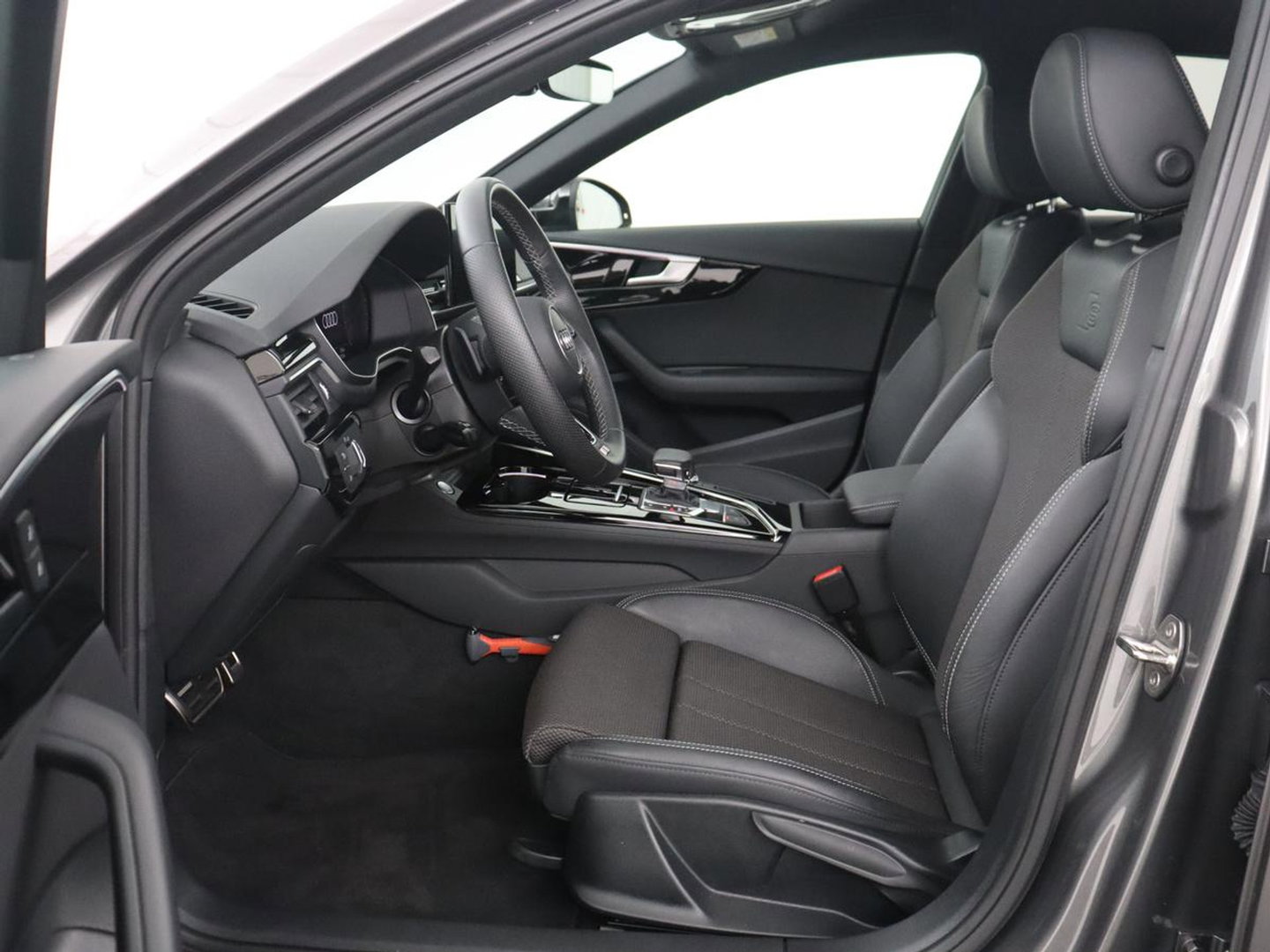 Audi A4 Limousine 35 TFSI S edition Competition | Cruise Controle | Apple Carplay | Navigatie | Sportstoelen | Spiegelpakket | Digitaal dashboard
