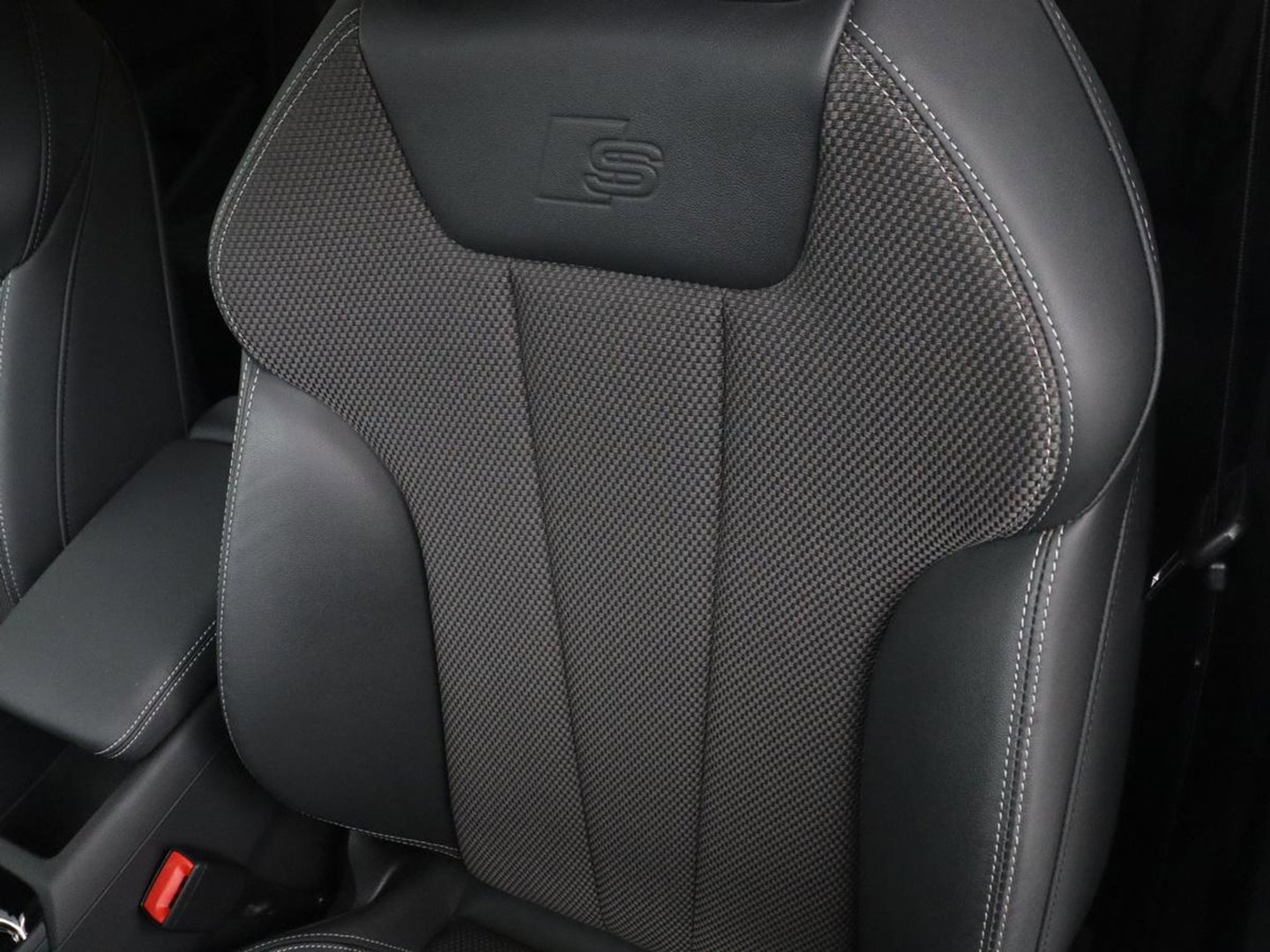 Audi A4 Limousine 35 TFSI S edition Competition | Cruise Controle | Apple Carplay | Navigatie | Sportstoelen | Spiegelpakket | Digitaal dashboard