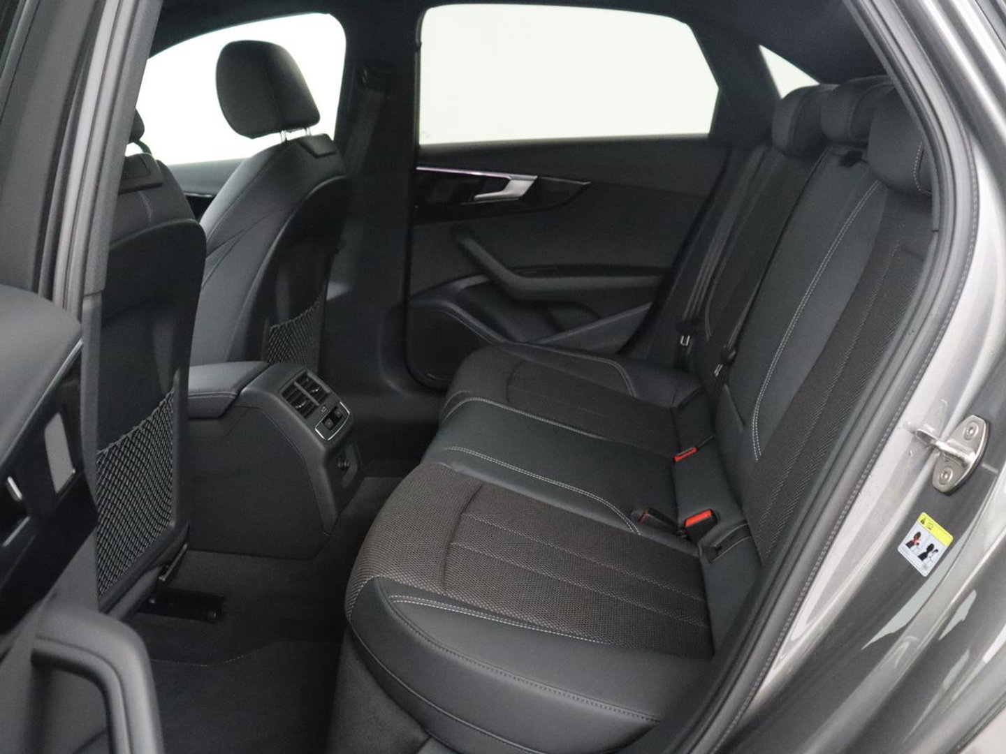 Audi A4 Limousine 35 TFSI S edition Competition | Cruise Controle | Apple Carplay | Navigatie | Sportstoelen | Spiegelpakket | Digitaal dashboard