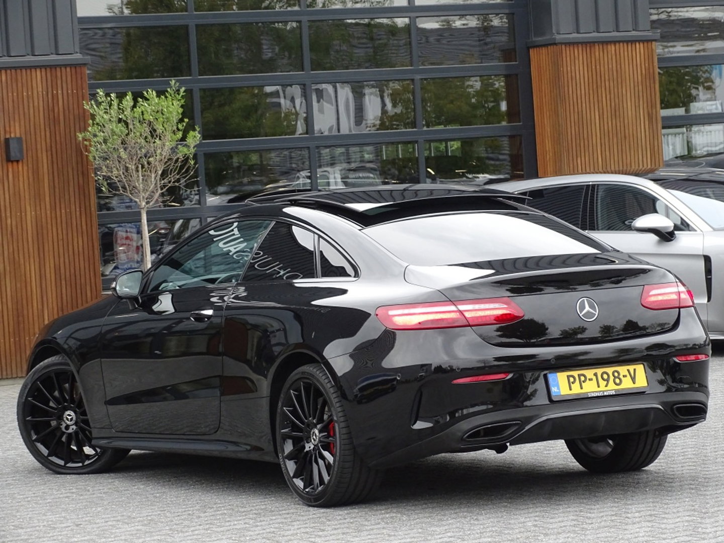 Mercedes-Benz E-Klasse Coupé 400 4 Matic 334PK AMG Edition 1 / Burmester *NAP*