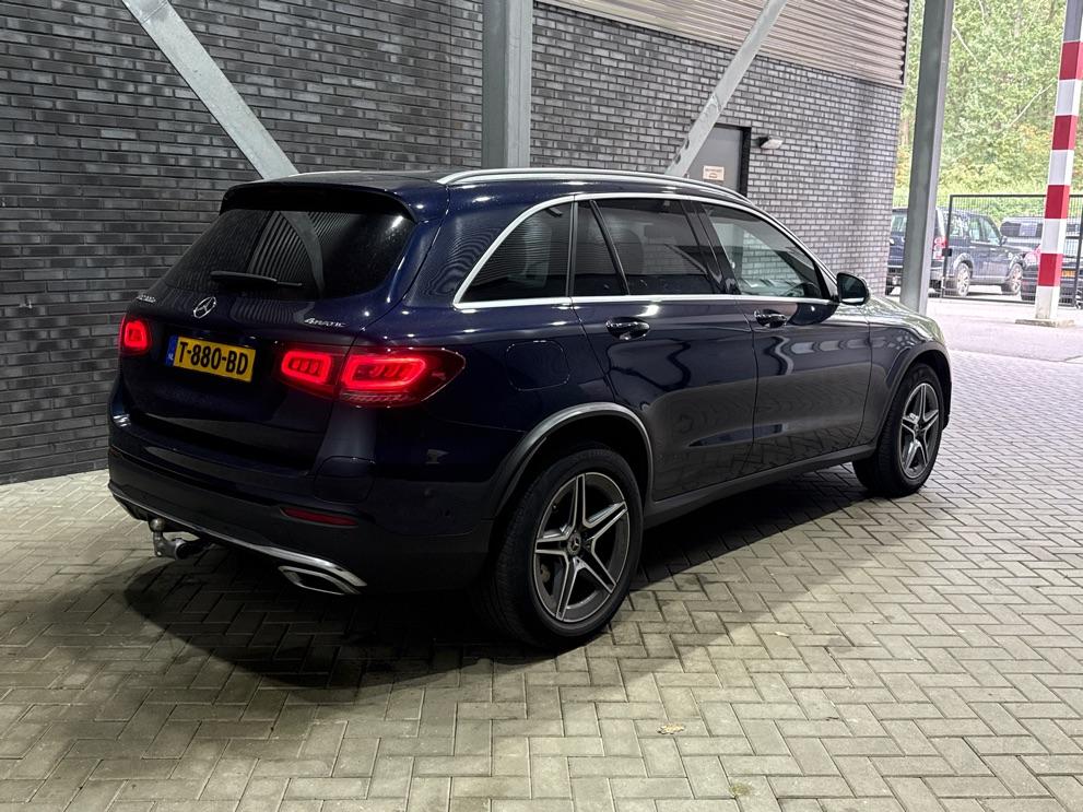 Mercedes-Benz GLC 300e 4MATIC Premium Plus | AMG Line | Panoramadak | 360° Camera | Trekhaak | Stoelverwarming | Dodehoekassistent | Keyless