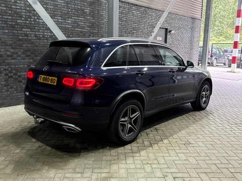 Mercedes-Benz GLC 300e 4MATIC Premium Plus | AMG Line | Panoramadak | 360° Camera | Trekhaak | Stoelverwarming | Dodehoekassistent | Keyless