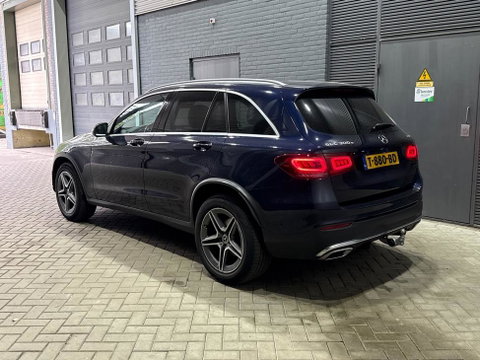 Mercedes-Benz GLC 300e 4MATIC Premium Plus | AMG Line | Panoramadak | 360° Camera | Trekhaak | Stoelverwarming | Dodehoekassistent | Keyless