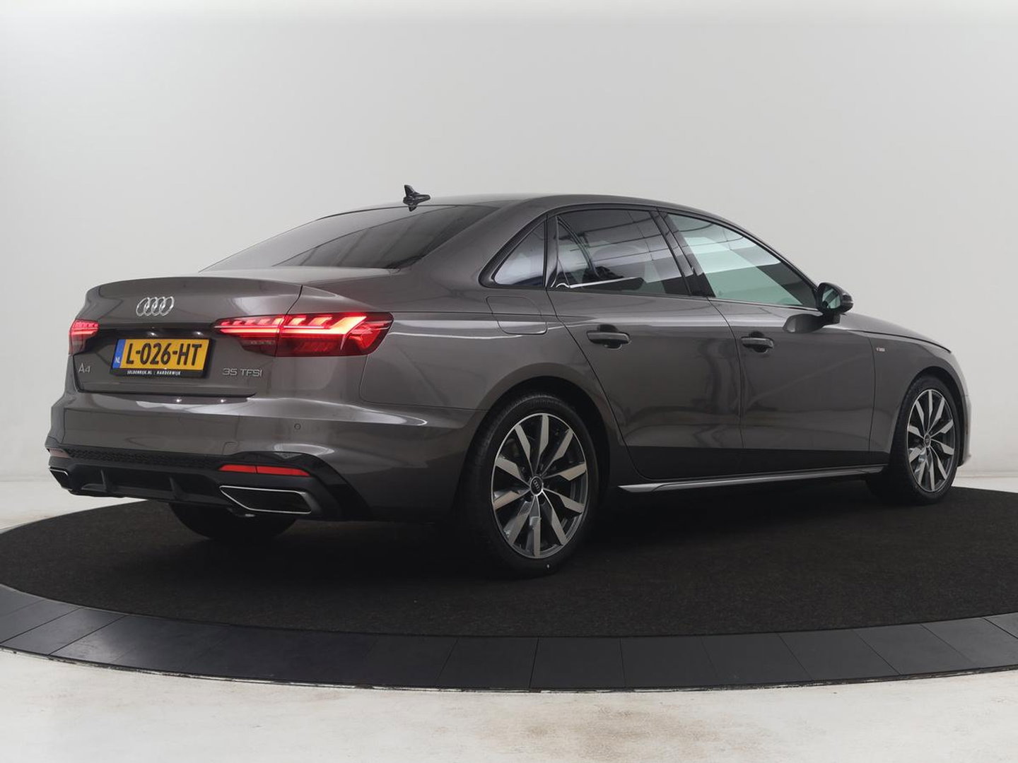 Audi A4 Limousine 35 TFSI S edition Competition | Cruise Controle | Apple Carplay | Navigatie | Sportstoelen | Spiegelpakket | Digitaal dashboard
