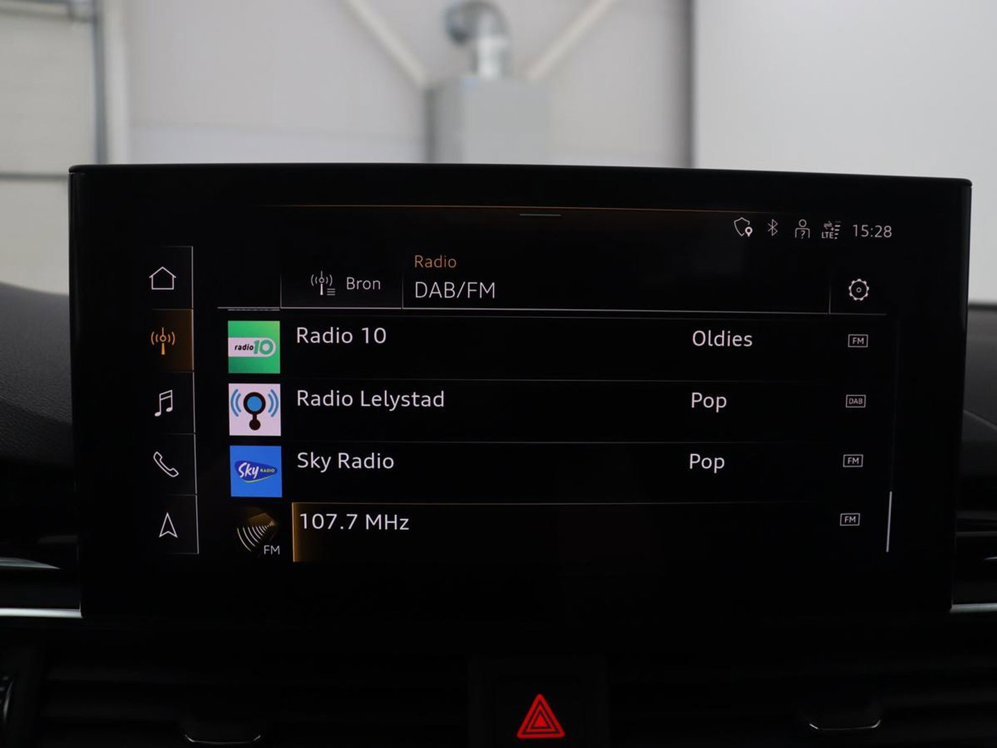 Audi A4 Limousine 35 TFSI S edition Competition | Cruise Controle | Apple Carplay | Navigatie | Sportstoelen | Spiegelpakket | Digitaal dashboard