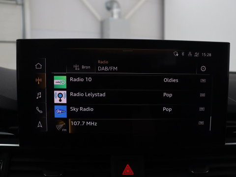 Audi A4 Limousine 35 TFSI S edition Competition | Cruise Controle | Apple Carplay | Navigatie | Sportstoelen | Spiegelpakket | Digitaal dashboard