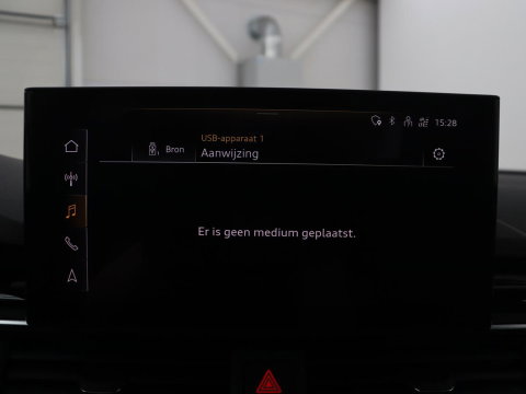Audi A4 Limousine 35 TFSI S edition Competition | Cruise Controle | Apple Carplay | Navigatie | Sportstoelen | Spiegelpakket | Digitaal dashboard