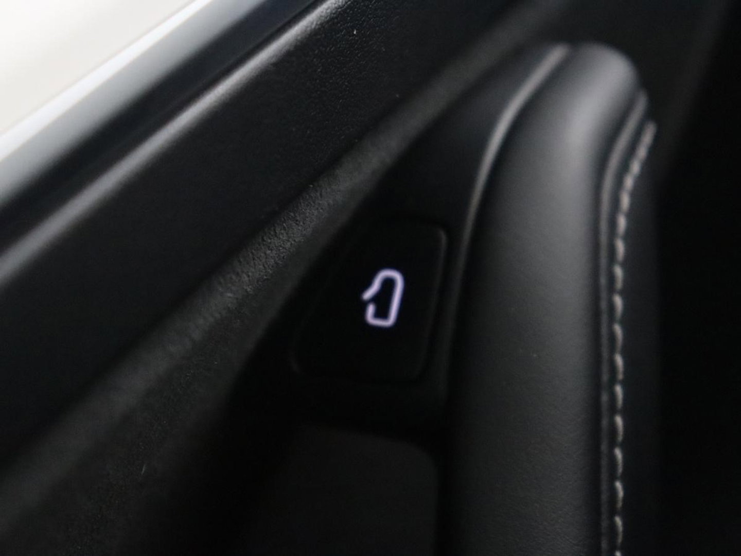 Tesla Model 3 Standard RWD Plus 60 kWh | SOH 91,8 % | Panoramadak | Lederen bekleding | Stoelverwarming | Stuurwielverwarming