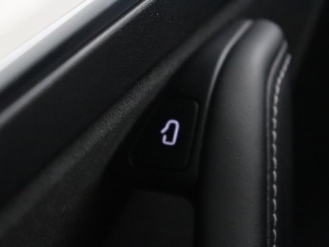 Tesla Model 3 Standard RWD Plus 60 kWh | SOH 91,8 % | Panoramadak | Lederen bekleding | Stoelverwarming | Stuurwielverwarming
