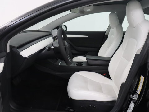 Tesla Model 3 Standard RWD Plus 60 kWh | SOH 91,8 % | Panoramadak | Lederen bekleding | Stoelverwarming | Stuurwielverwarming