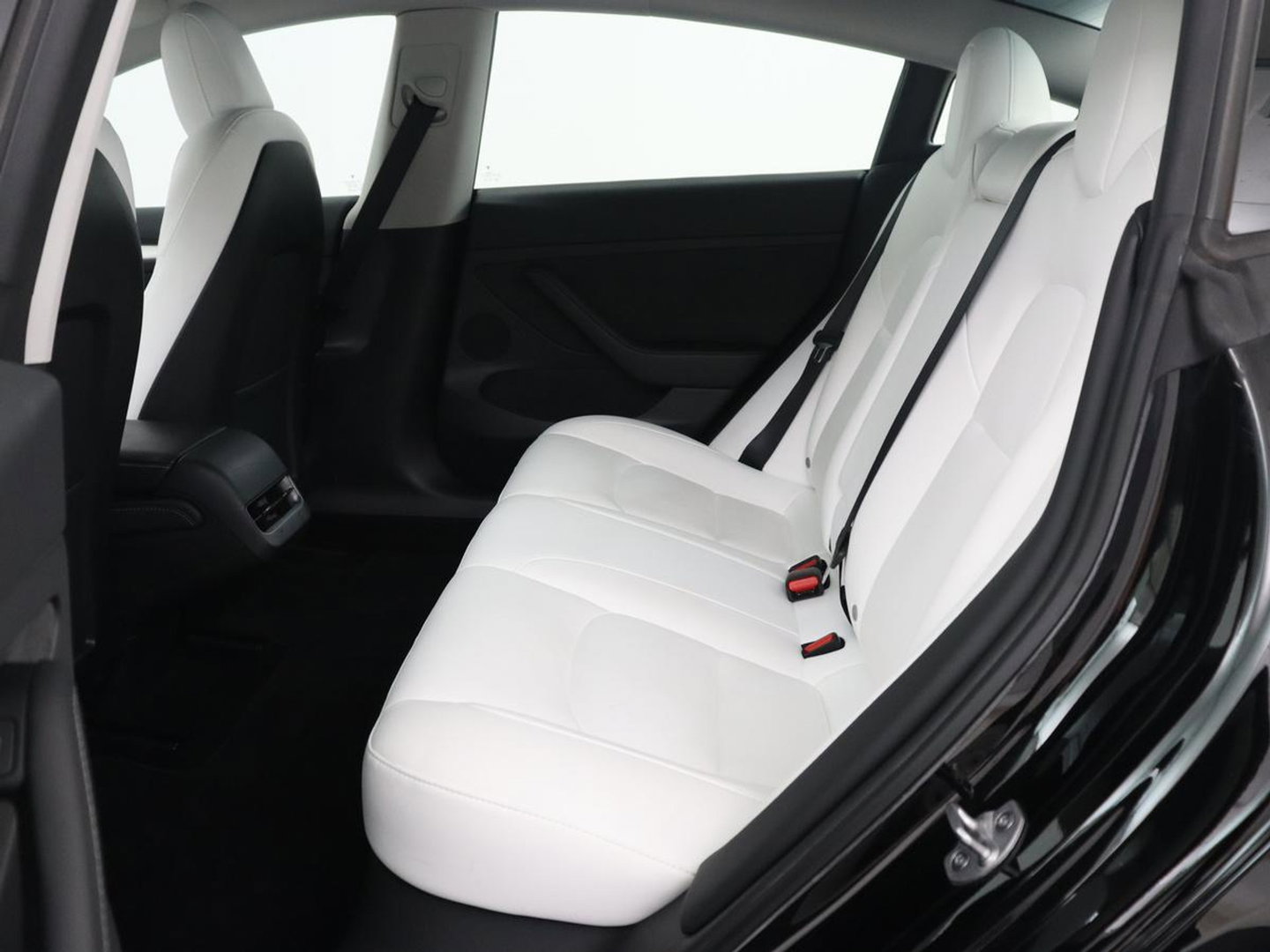 Tesla Model 3 Standard RWD Plus 60 kWh | SOH 91,8 % | Panoramadak | Lederen bekleding | Stoelverwarming | Stuurwielverwarming