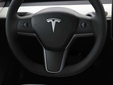 Tesla Model 3 Standard RWD Plus 60 kWh | SOH 91,8 % | Panoramadak | Lederen bekleding | Stoelverwarming | Stuurwielverwarming