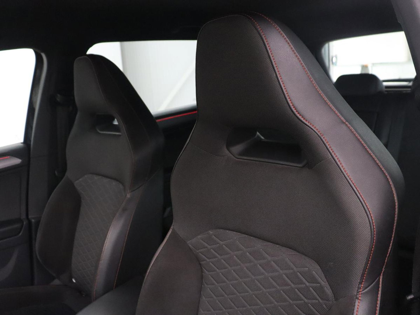 SEAT Tarraco 1.5 TSI FR Business Intense | Trekhaak | Camera | LED | Apple Carplay | Beats Audio |