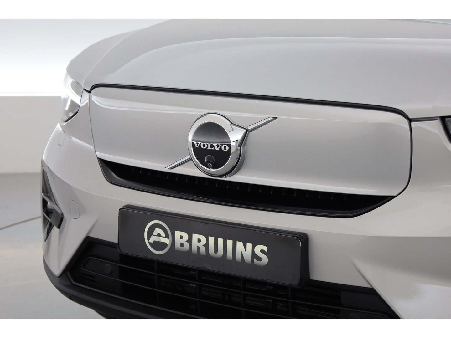 Volvo XC40 Single Motor Extended Range Ultimate 82 kWh | 572km WLTP | SOH 96% | Pano-dak | 360 camera | Elek. vers. stoelen | H&K Audio |