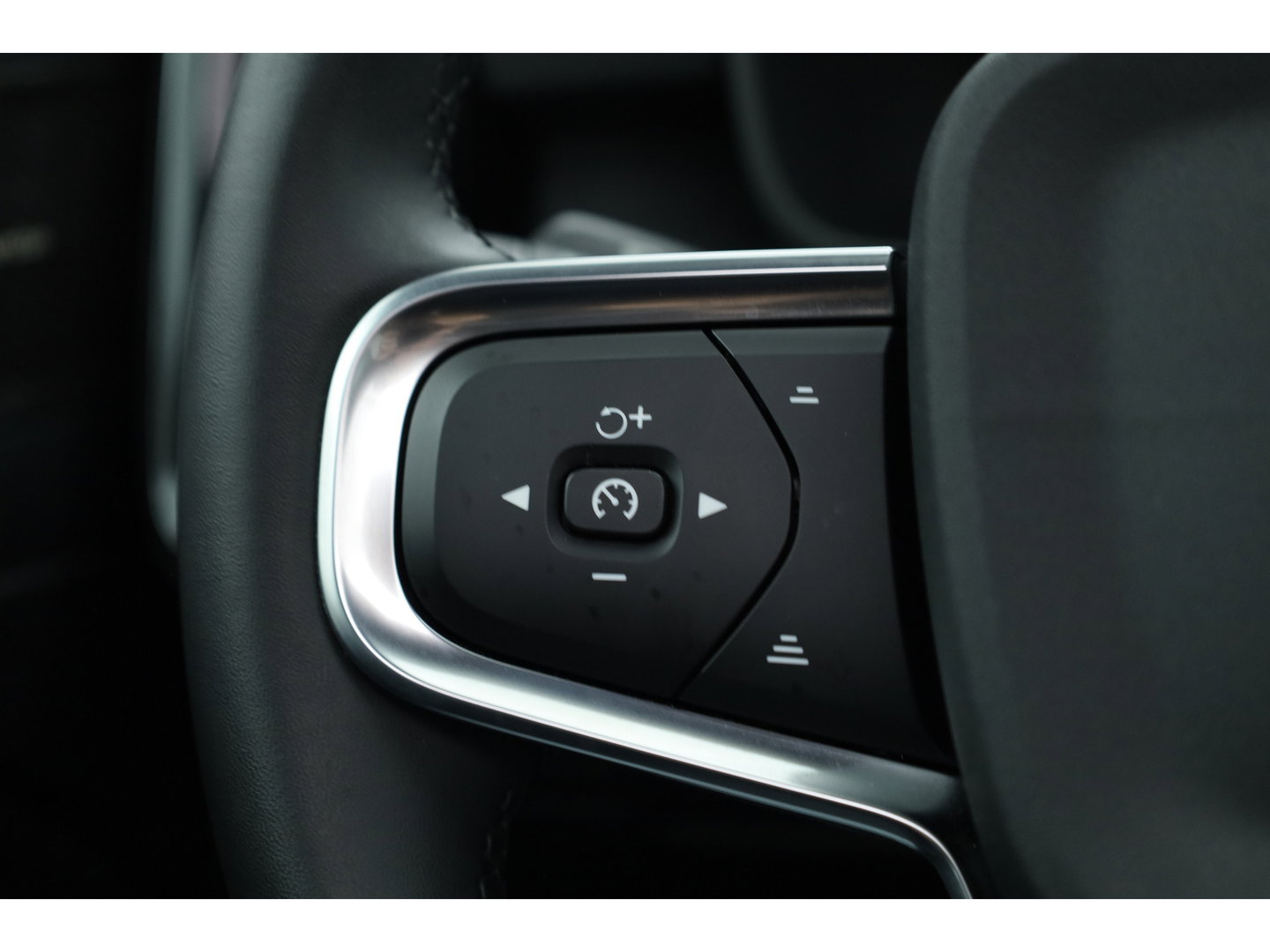 Volvo XC40 Single Motor Extended Range Ultimate 82 kWh | 572km WLTP | SOH 96% | Pano-dak | 360 camera | Elek. vers. stoelen | H&K Audio |