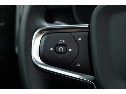 Volvo XC40 Single Motor Extended Range Ultimate 82 kWh | 572km WLTP | SOH 96% | Pano-dak | 360 camera | Elek. vers. stoelen | H&K Audio |