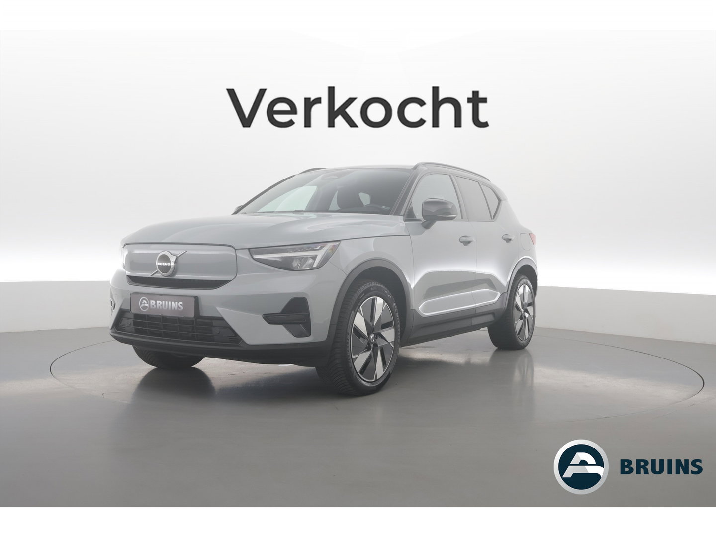 Volvo XC40 Recharge Twin Plus 82 kWh | 535 WLTP | Trekhaak | Stoel + stuurverwarming |