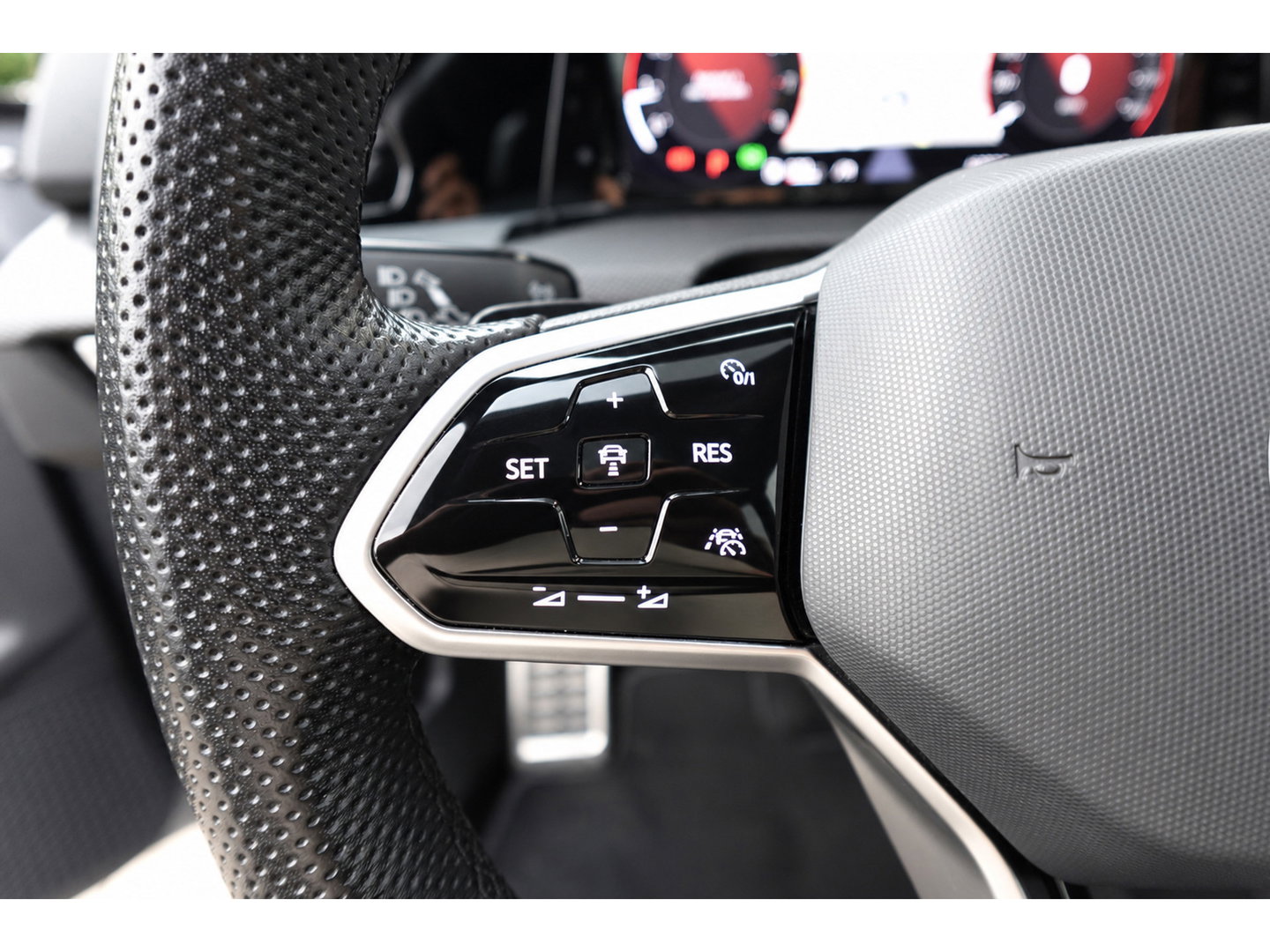 Volkswagen Golf 2.0 TSI R-LINE PANO MATRIX H&K VOL